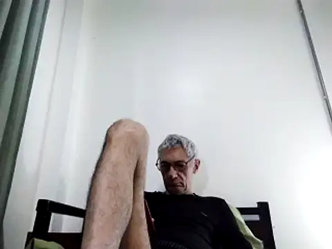 Snapshot of BIGUNCUTHARDCOCK chatting on January 26, 1:09 am BIGUNCUTHARDCOCK online show from January 26, 1:09 am