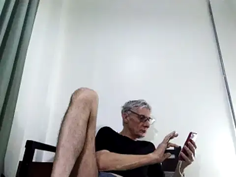 Snapshot of BIGUNCUTHARDCOCK chatting on March 2, 1:15 am BIGUNCUTHARDCOCK online show from March 2, 1:15 am