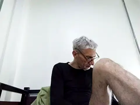 Snapshot of BIGUNCUTHARDCOCK chatting on January 18, 12:28 am BIGUNCUTHARDCOCK online show from January 18, 12:28 am