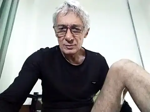 Snapshot of BIGUNCUTHARDCOCK chatting on March 16, 12:45 am BIGUNCUTHARDCOCK online show from March 16, 12:45 am
