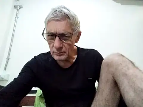 Snapshot of BIGUNCUTHARDCOCK chatting on February 9, 12:18 am BIGUNCUTHARDCOCK online show from February 9, 12:18 am