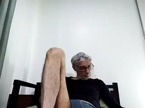 Snapshot of BIGUNCUTHARDCOCK chatting on March 18, 1:02 am BIGUNCUTHARDCOCK online show from March 18, 1:02 am