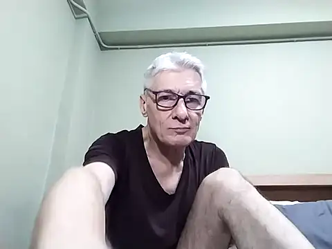 Snapshot of BIGUNCUTHARDCOCK chatting on October 10, 5:01 am BIGUNCUTHARDCOCK online show from October 10, 5:01 am