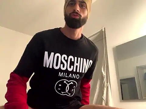 hugoprada online show from December 8, 7:54 pm