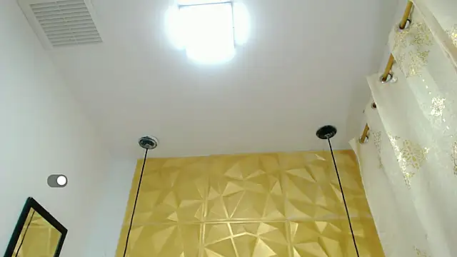 Snapshot of SexyJuliii21 chatting on March 21, 3:44 am SexyJuliii21 online show from March 21, 3:44 am