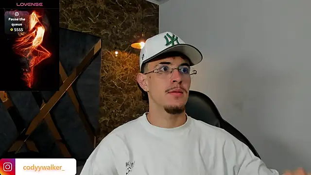 CodyWalkerR online show from April 5, 12:30 am