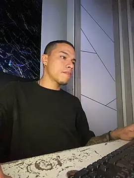 Snapshot of Osiiriis chatting on February 16, 12:00 am Osiiriis online show from February 16, 12:00 am