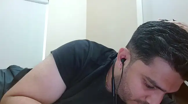Snapshot of robintoit chatting on March 6, 5:46 am robintoit online show from March 6, 5:46 am