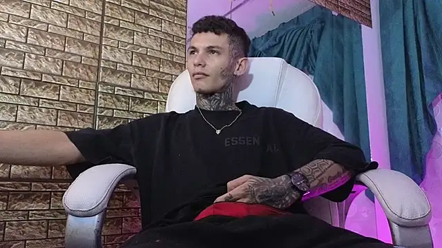 Snapshot of Stuart_Boy_ chatting on October 10, 3:44 am Stuart Boy online show from October 10, 3:44 am