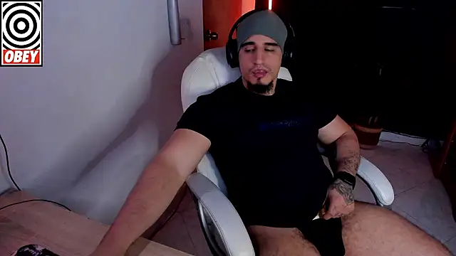 kingbear777 online show from February 6, 12:46 pm