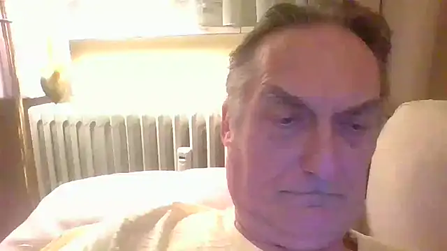 Snapshot of Alain-Bertrand chatting on October 22, 5:05 pm Alain-Bertrand online show from October 22, 5:05 pm