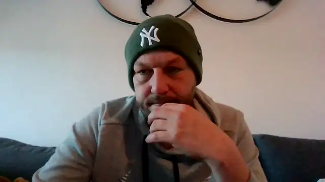 BennyLommy online show from November 28, 9:44 am