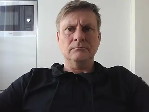 Snapshot of johnnym1 chatting on February 5, 9:36 am johnnym1 online show from February 5, 9:36 am
