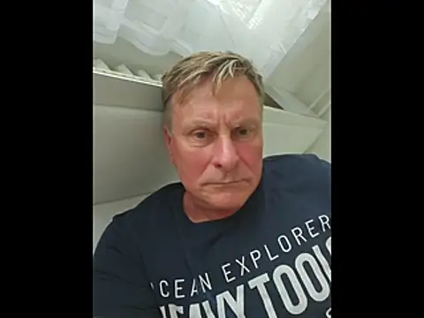 johnnym1 online show from March 31, 1:24 pm