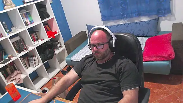 ravingr4d4 online show from June 4, 9:21 pm