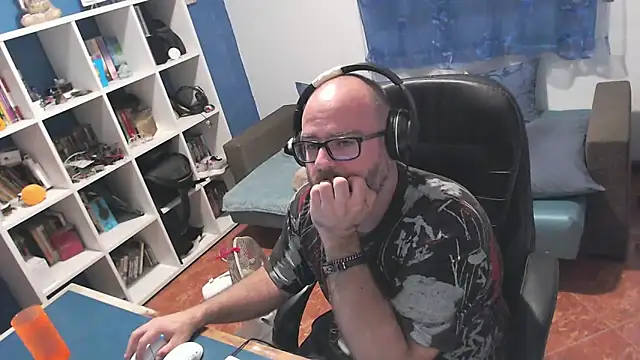 ravingr4d4 online show from October 21, 9:39 pm