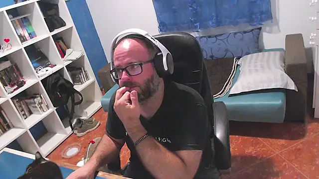 ravingr4d4 online show from July 19, 9:54 pm