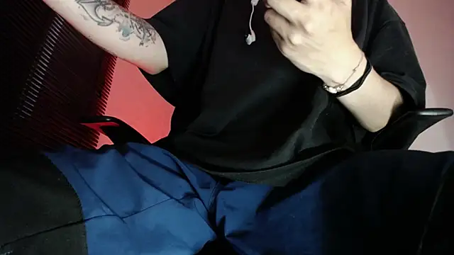 zacwatson  online show from April 21, 2:37 am