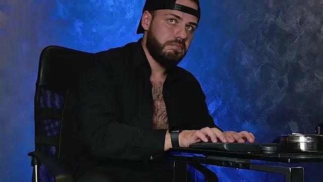 juliusmasters online show from December 15, 8:39 pm