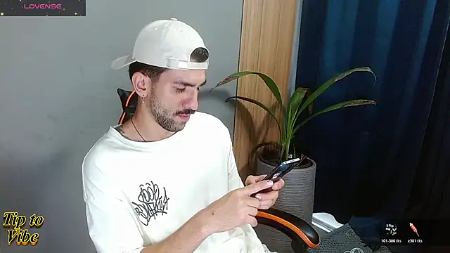 Mr WhiteCock online show from December 2, 10:13 pm