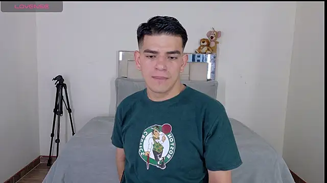 Ares Johnson online show from June 15, 2:09 pm