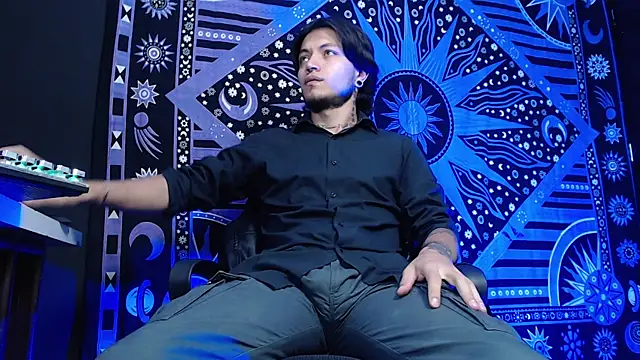 Snapshot of Dicaprioo_ chatting on February 11, 4:56 pm Dicaprioo online show from February 11, 4:56 pm