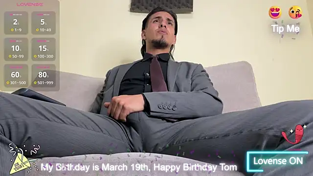 Snapshot of Tom_blunt96 chatting on March 19, 4:03 am Tom blunt96 online show from March 19, 4:03 am