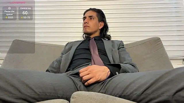 Snapshot of Tom_blunt96 chatting on February 12, 12:05 am Tom blunt96 online show from February 12, 12:05 am