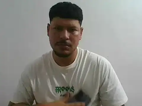Snapshot of PIGDIRTY22 chatting on December 16, 1:31 am PIGDIRTY22 online show from December 16, 1:31 am
