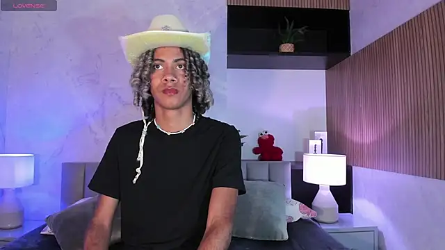 Maxim-Walker online show from December 9, 3:18 am