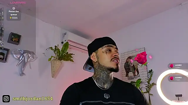 JordanSmiith  online show from November 8, 9:40 pm