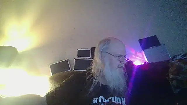 VicFerrari1 online show from July 17, 3:24 am