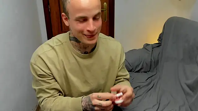 layneinchains online show from April 14, 8:52 pm