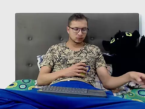 andy loverxx online show from February 22, 12:01 am