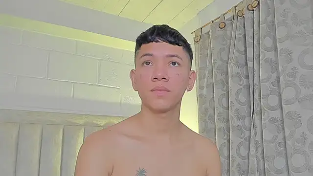Snapshot of JulianRose_1 chatting on January 29, 11:51 am JulianRose 1 online show from January 29, 11:51 am