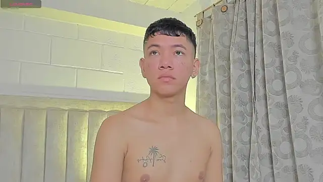 Snapshot of JulianRose_1 chatting on January 28, 11:28 am JulianRose 1 online show from January 28, 11:28 am