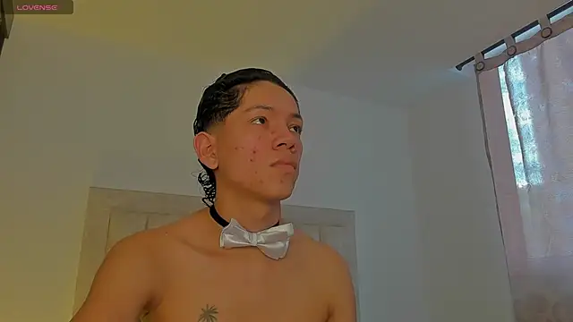 Snapshot of JulianRose_1 chatting on September 13, 8:54 pm JulianRose 1 online show from September 13, 8:54 pm