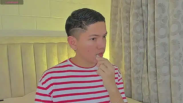 Snapshot of JulianRose_1 chatting on February 7, 11:12 am JulianRose 1 online show from February 7, 11:12 am