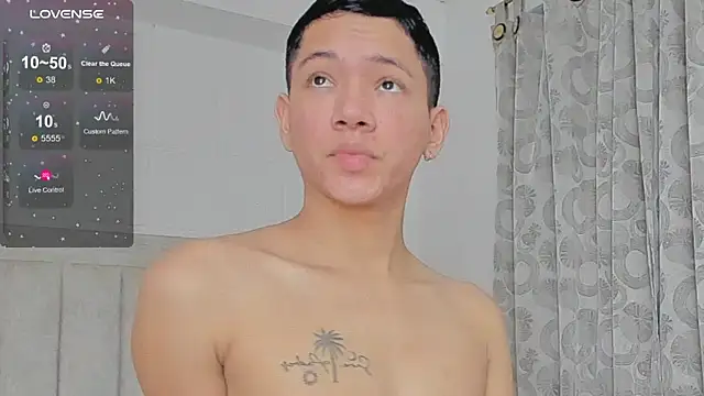 Snapshot of JulianRose_1 chatting on February 12, 11:29 am JulianRose 1 online show from February 12, 11:29 am