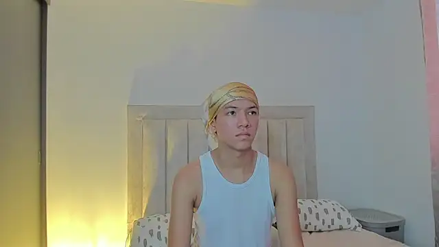 Snapshot of JulianRose_1 chatting on March 16, 11:27 am JulianRose 1 online show from March 16, 11:27 am