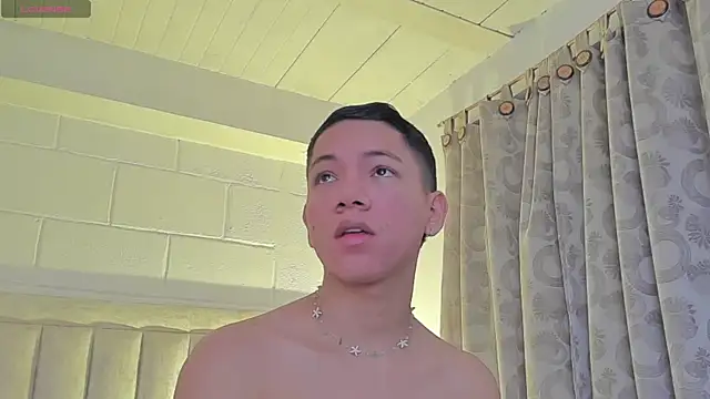 Snapshot of JulianRose_1 chatting on February 5, 11:12 am JulianRose 1 online show from February 5, 11:12 am
