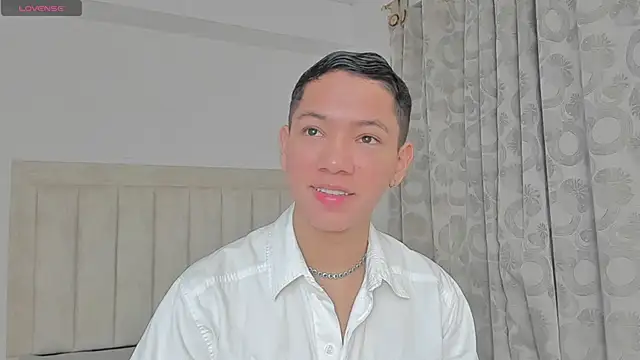 Snapshot of JulianRose_1 chatting on February 14, 11:21 am JulianRose 1 online show from February 14, 11:21 am