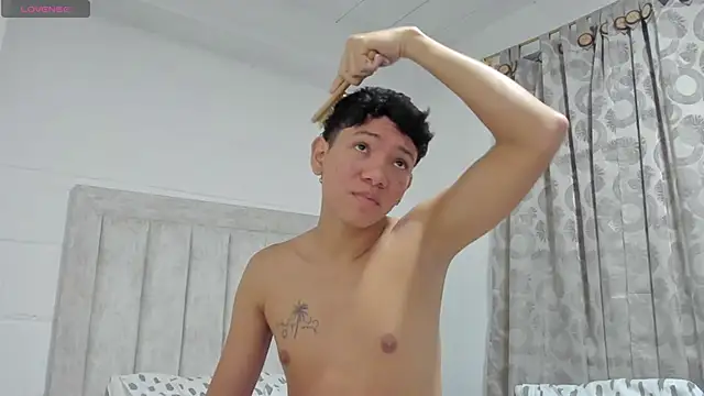 Snapshot of JulianRose_1 chatting on December 2, 10:38 am JulianRose 1 online show from December 2, 10:38 am