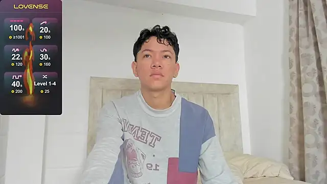 Snapshot of JulianRose_1 chatting on December 10, 11:00 am JulianRose 1 online show from December 10, 11:00 am