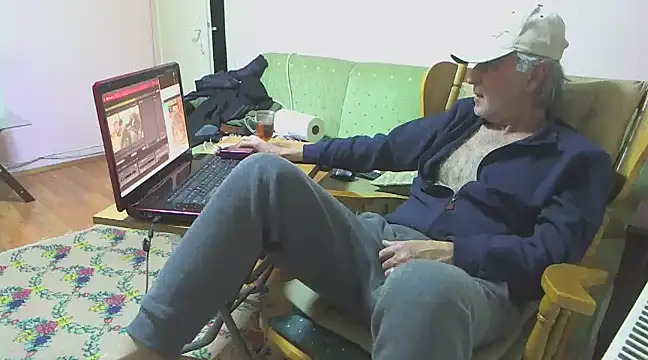 Snapshot of zormen355 chatting on January 26, 4:51 am zormen355 online show from January 26, 4:51 am
