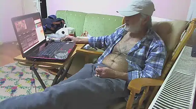 Snapshot of zormen355 chatting on January 12, 9:08 pm zormen355 online show from January 12, 9:08 pm