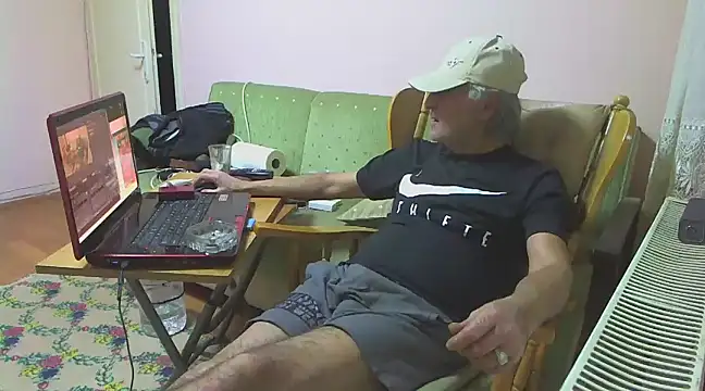 Snapshot of zormen355 chatting on January 25, 6:35 pm zormen355 online show from January 25, 6:35 pm