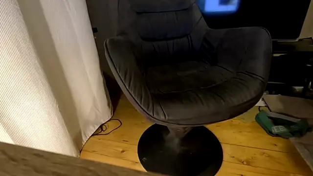 Snapshot of T0Yforeskin chatting on September 26, 5:21 pm T0Yforeskin online show from September 26, 5:21 pm