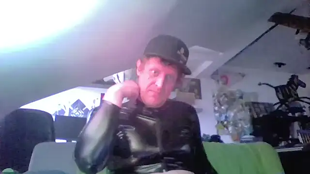 Bigthroaterboy online show from May 8, 5:13 pm