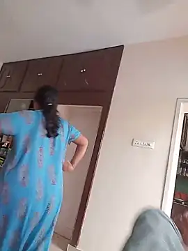 AUNTY1984 online show from May 25, 3:45 am